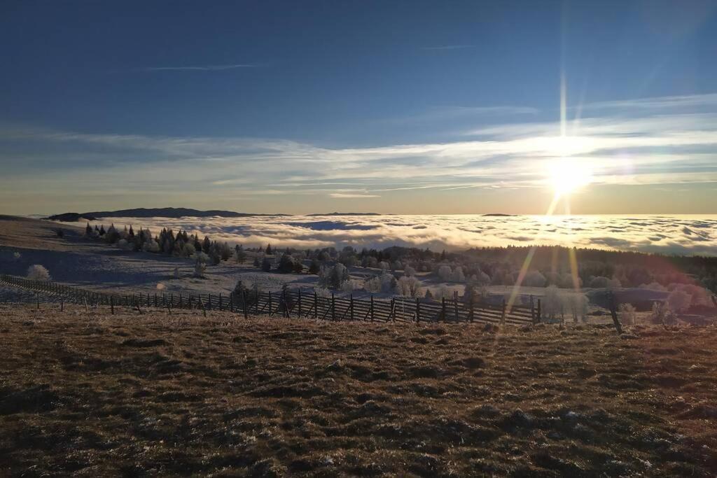 Gite Du Fourperet-Parc Naturel Du Haut-Jura Longevilles-Mont-dʼOr Kültér fotó